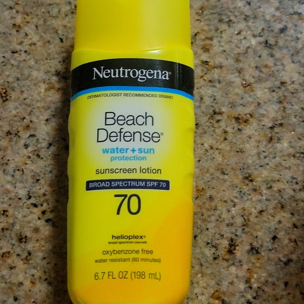 🌟Neutrogena Beach Defense Water + Sun Protection